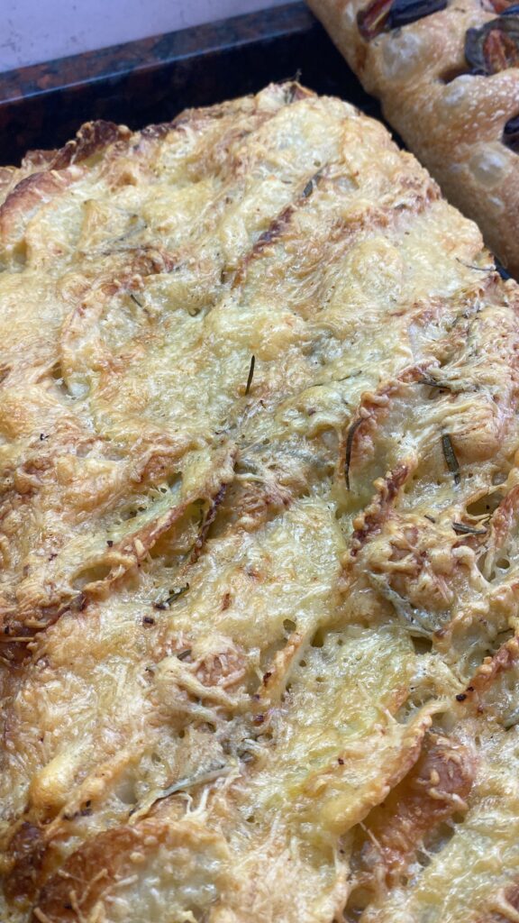 9FAEE4AE-C7EE-495E-844C-BF37BB22CF9C-576x1024 Focaccias Olivia — el sabor que nació en casa y creció en Escalada