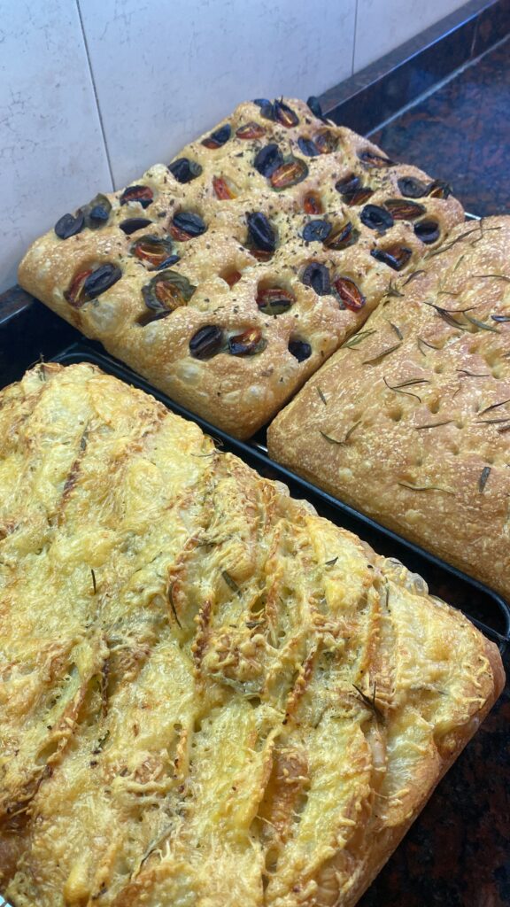EB5773B5-BE35-49D9-8E2D-CE8108CA3FF2-576x1024 Focaccias Olivia — el sabor que nació en casa y creció en Escalada